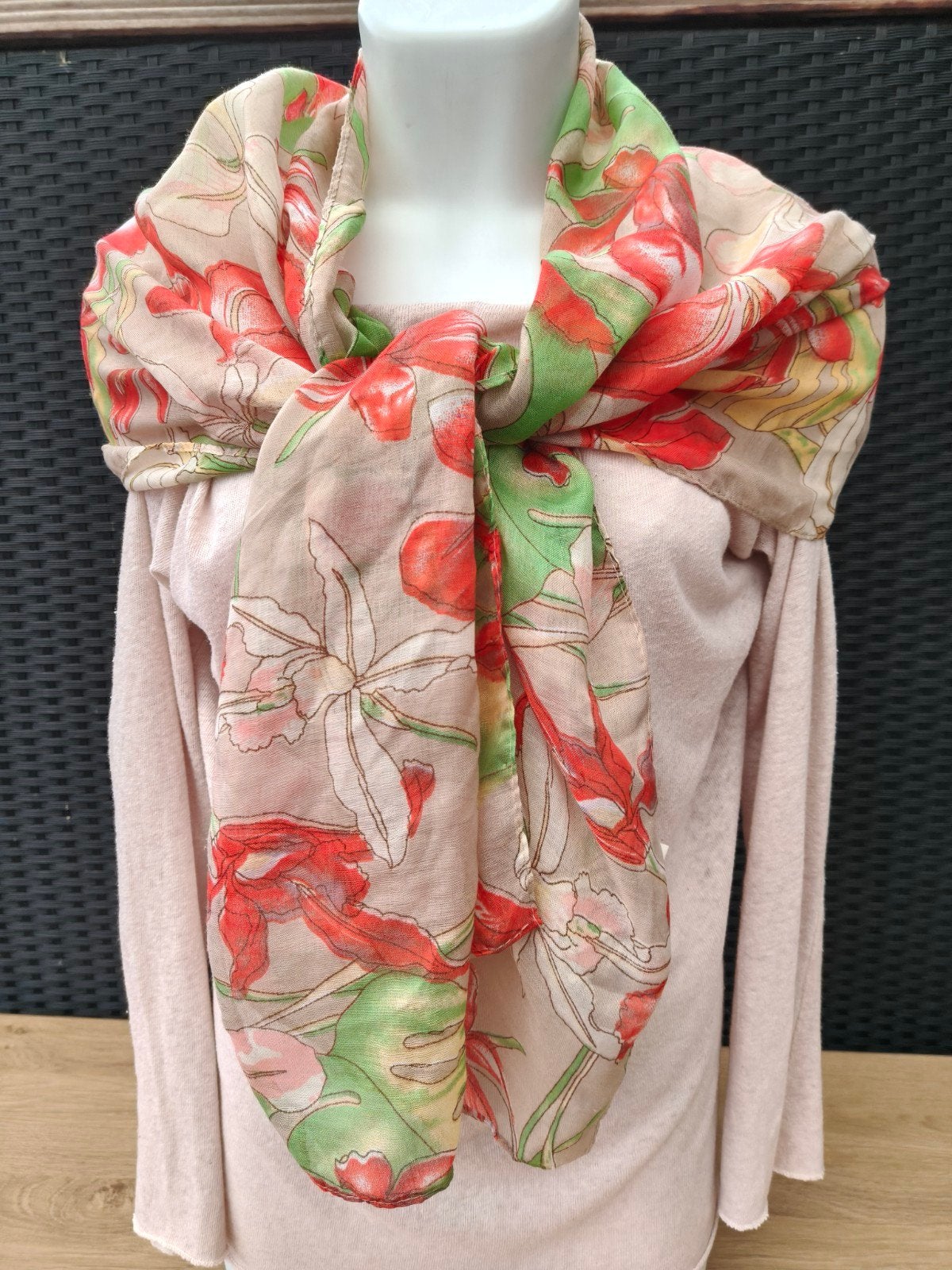 Mooie grote sjaal, Kleding | Dames, Mutsen, Sjaals en Handschoenen, Ophalen of Verzenden, Zo goed als nieuw, Sjaal