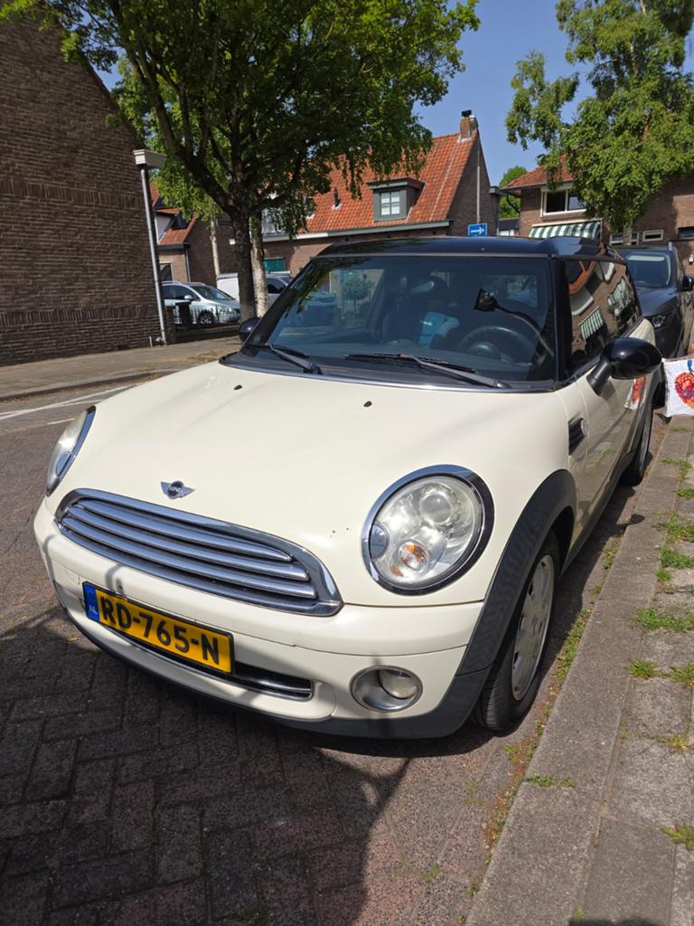 Mini Clubman 1.6 16V 2008 nieuwe APK + onderhoud, Auto's, Mini, Voorwielaandrijving, 4 cilinders, 4 stoelen, Stationwagon