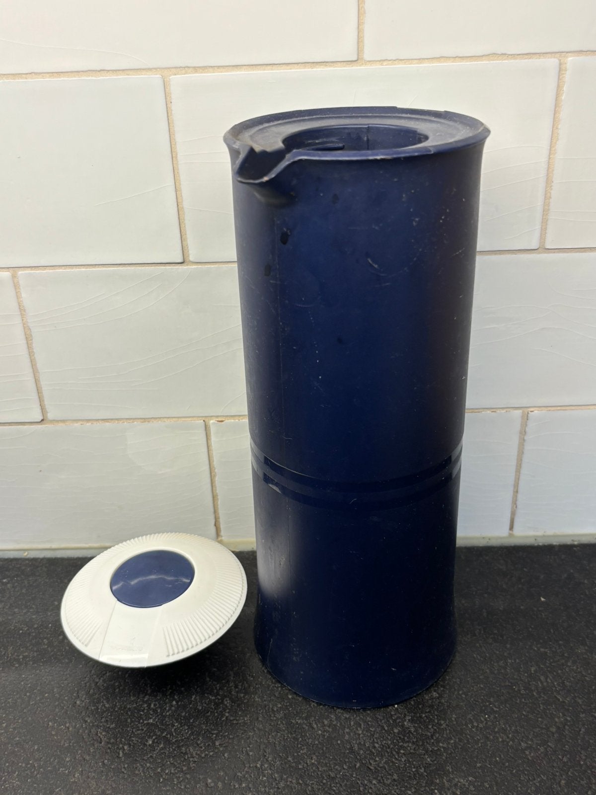 Tupperware koffiekan thermoskan tuppertherm drukknop blauw, Ophalen of Verzenden, Gebruikt, Blauw, Beker of Kan