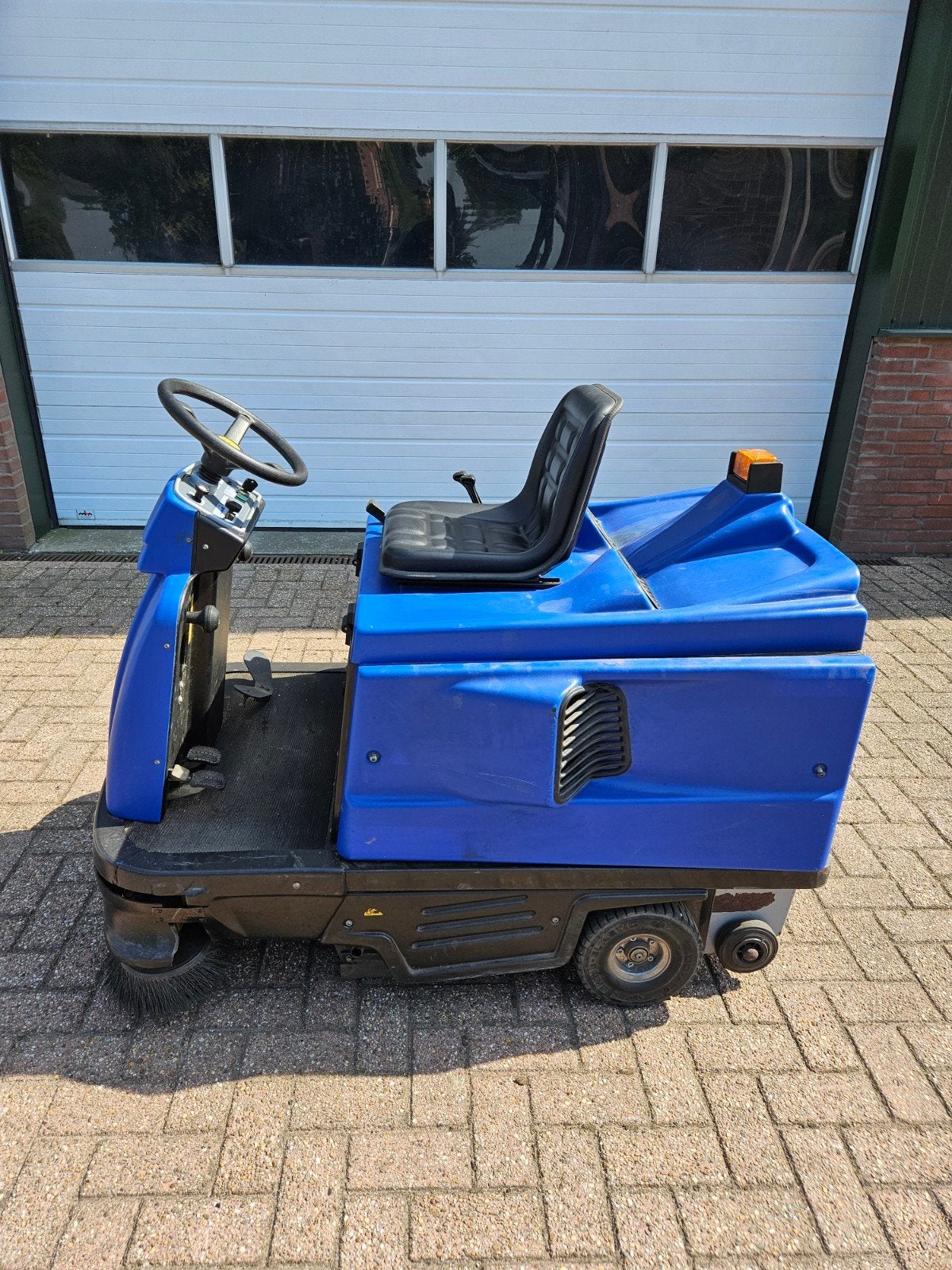 Nilfix Alto veegmachine met honda benzine motor, Ophalen