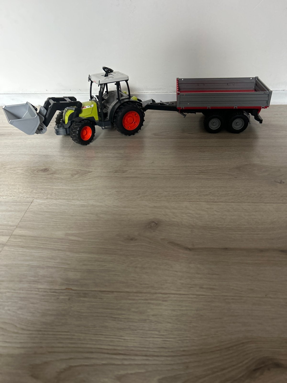 Bruder 2112 Claas Nectis 267F met voorlader en aanhanger, Ophalen, Zo goed als nieuw