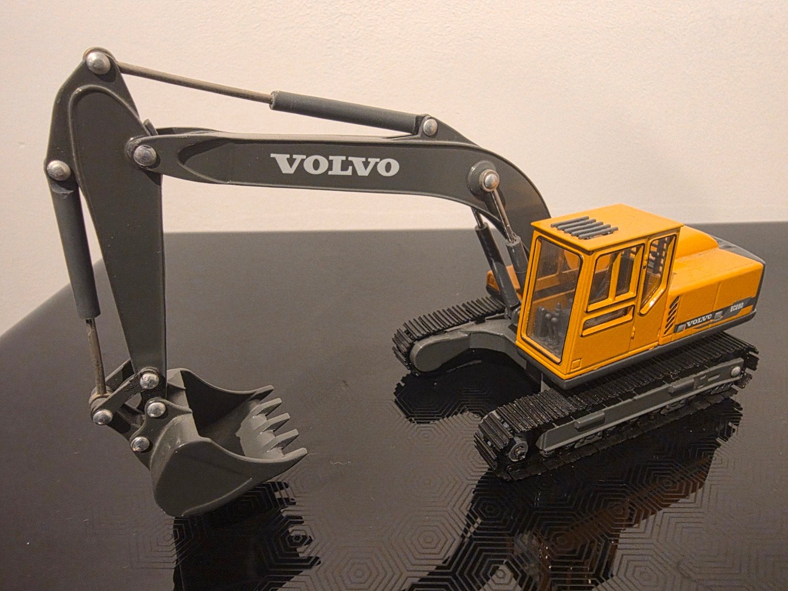 Volvo EC280 Graafmachine 1:55 Motorart, Ophalen of Verzenden, Zo goed als nieuw, Hijskraan, Tractor of Landbouw, Overige merken