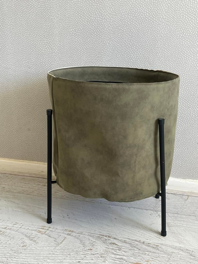 Trendy plantenpot op pootjes, Ophalen, Rond, Zo goed als nieuw, Metaal