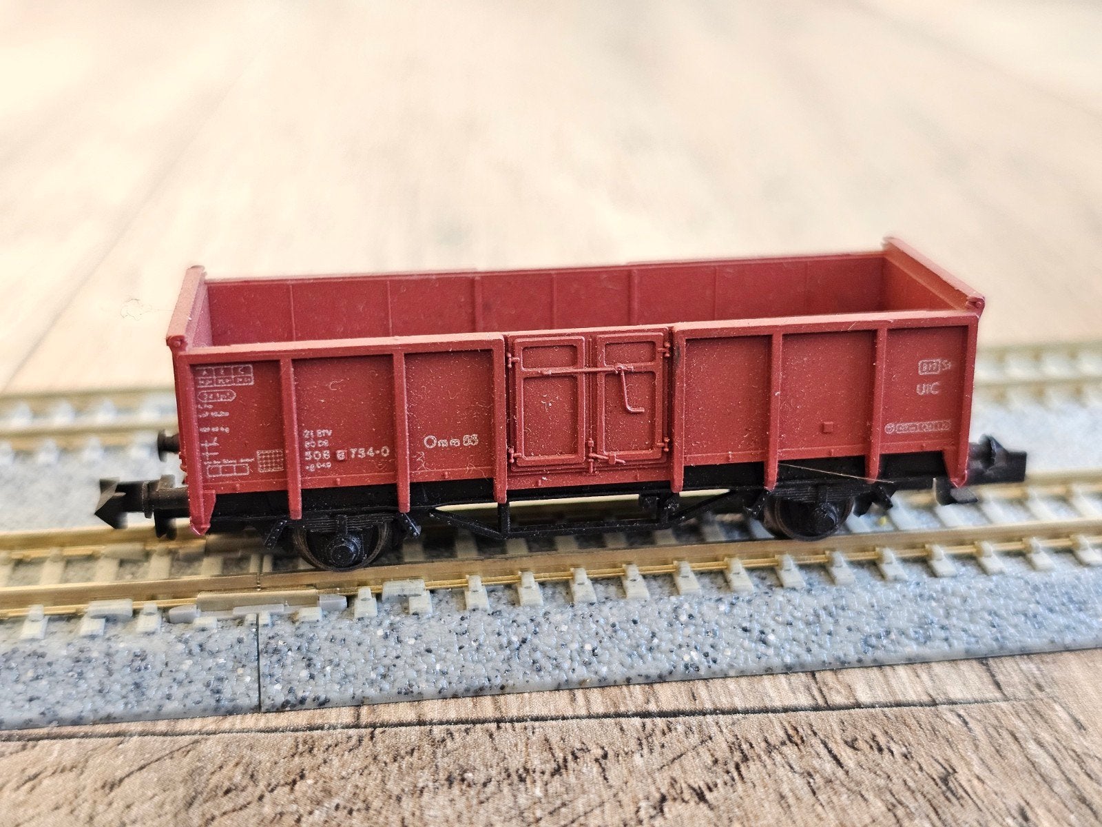 Modeltrein N-spoor wagon - Rood goederenwagon, Ophalen of Verzenden, Gebruikt, Wagon
