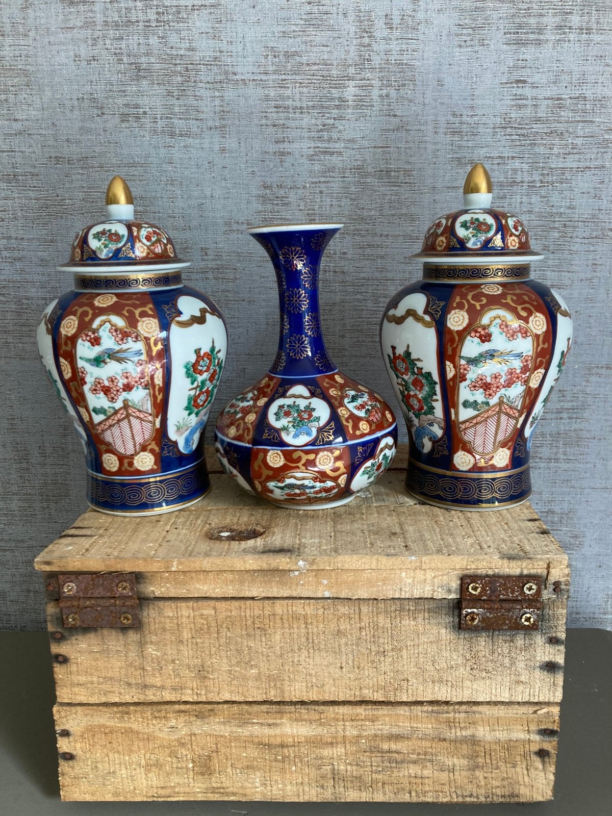 Kaststel Gold Imari, handpainted, in nieuwstaat voor € 75,-, Ophalen of Verzenden