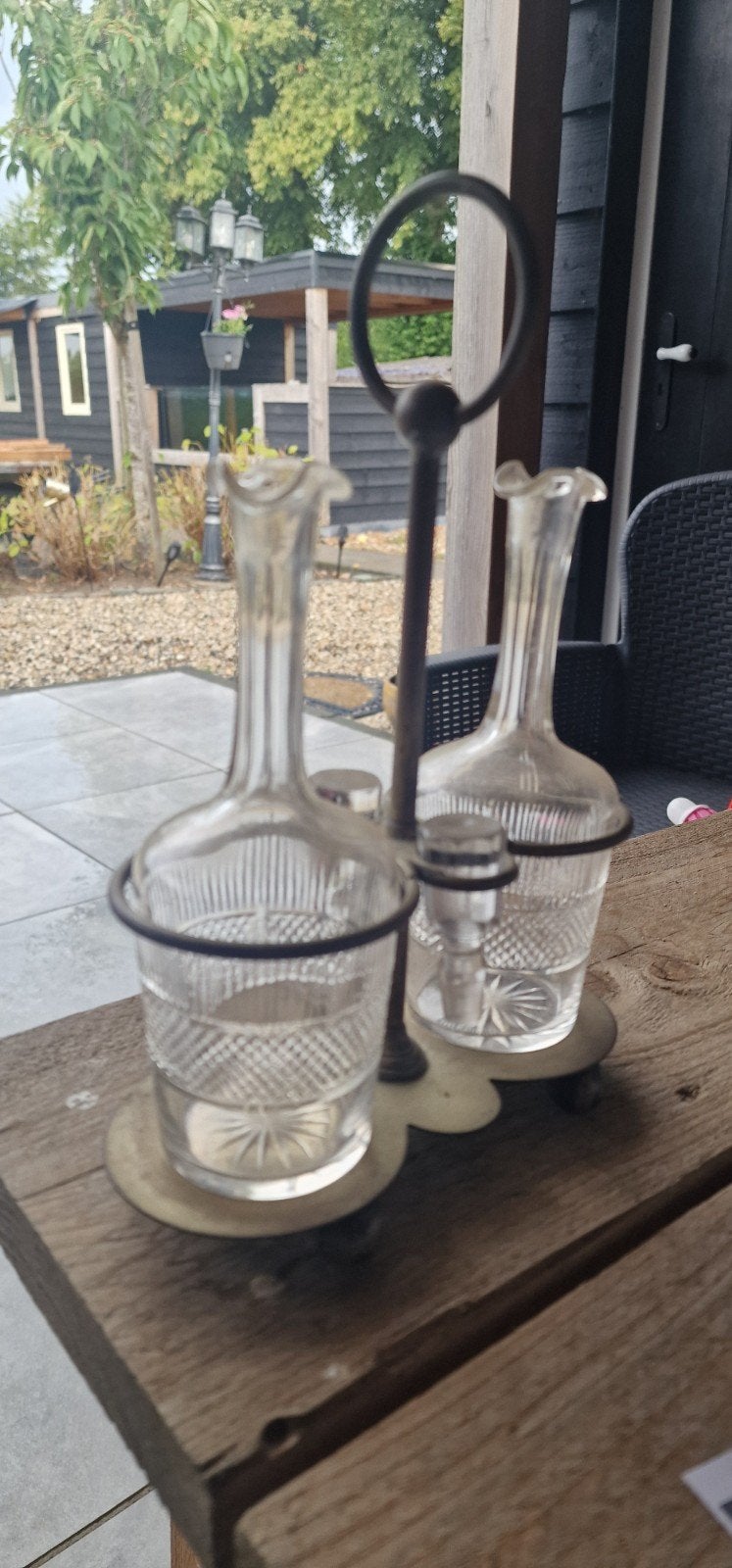 Antieke karf met houder, Ophalen