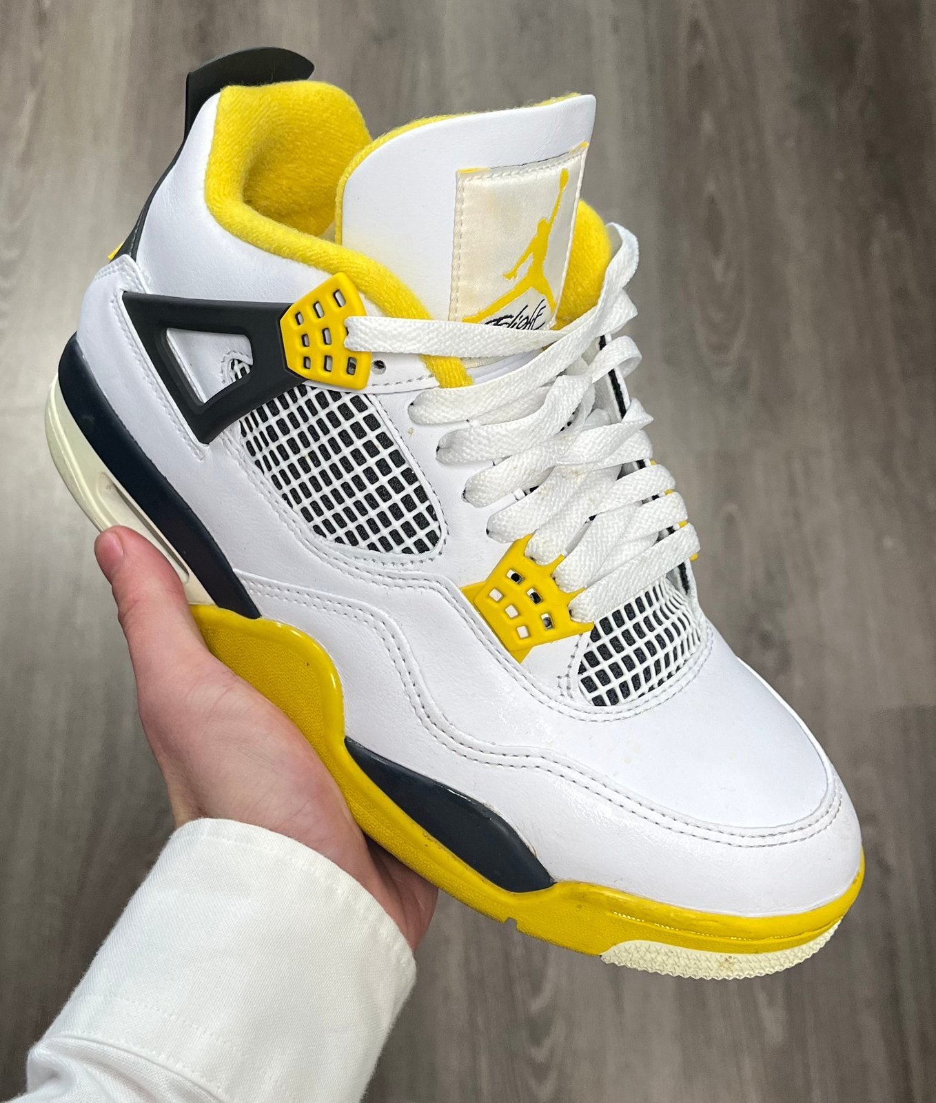 Jordan 4 Vivid Sulfur sneakers - Maat 40.5, Kleding | Dames, Schoenen, Wit, Ophalen of Verzenden, Sneakers of Gympen, Zo goed als nieuw
