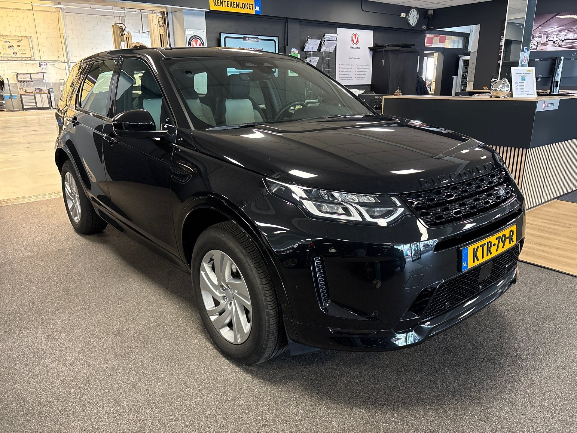 Land Rover DISCOVERY SPORT P300e 1.5 R-Dynamic SE/leer/navi/, Discovery Sport, Zwart, Bedrijf, Vierwielaandrijving