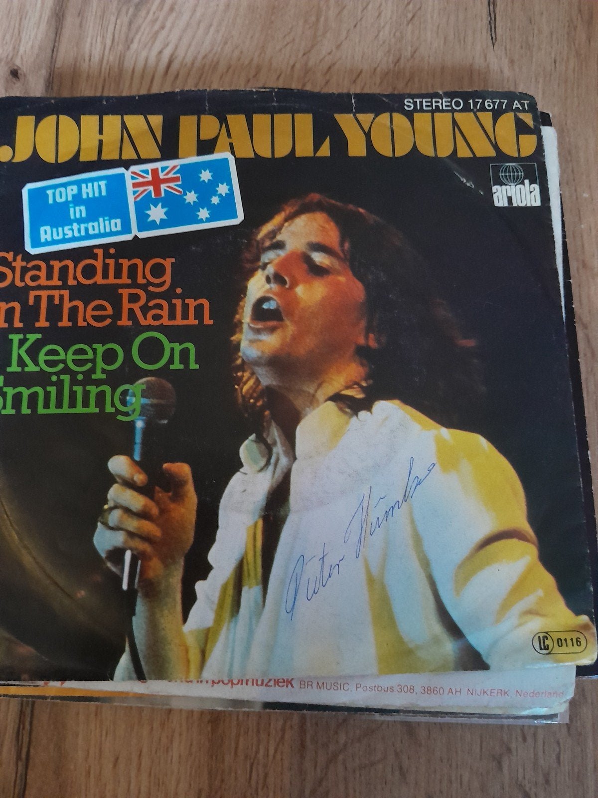 John paul young 7inch standing in the rain, Ophalen of Verzenden, Zo goed als nieuw, Pop