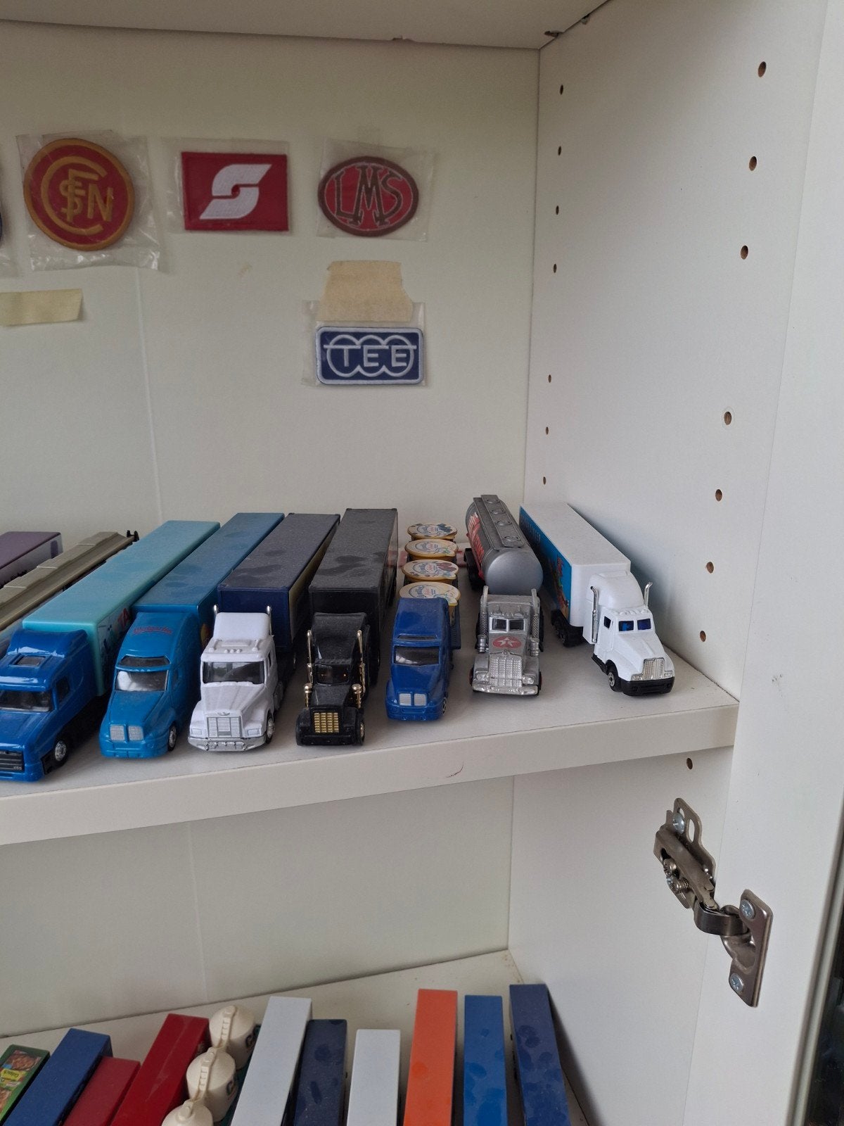 Grote collectie miniatuur vrachtwagens met opleggers, Gebruikt, Groter dan 1:32, Truck, Ophalen