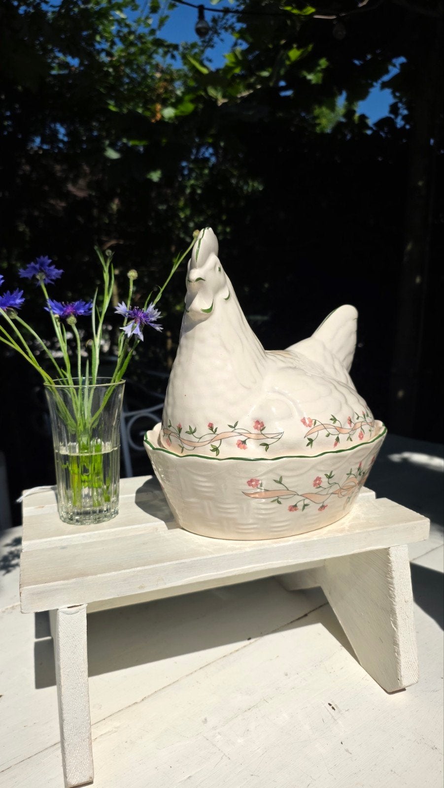 Decoratieve Kip met Deksel - Crèmekleurig met Bloemen, Porselein of Keramiek, Mand, Vintage, Rond