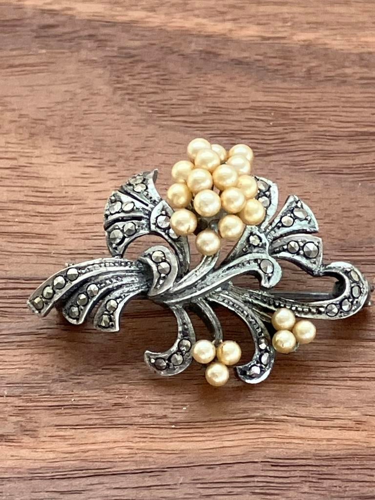 Antieke broche met pareltjes, Sieraden, Tassen en Uiterlijk, Antieke sieraden, Ophalen of Verzenden, Overige materialen, Broche