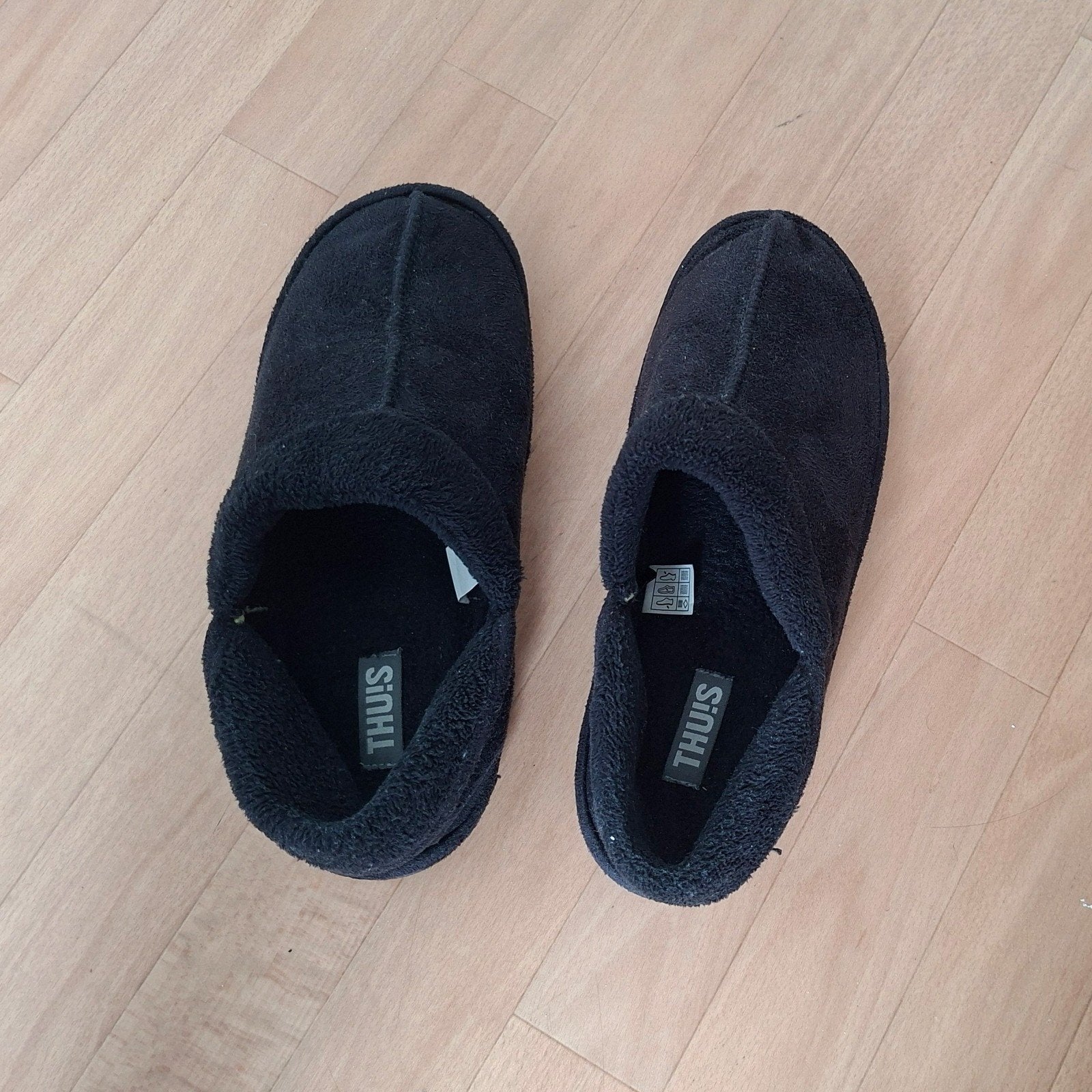 Zwarte dames pantoffels - Maat 42, Ophalen of Verzenden, Zo goed als nieuw, Pantoffels of Sloffen, Thuis