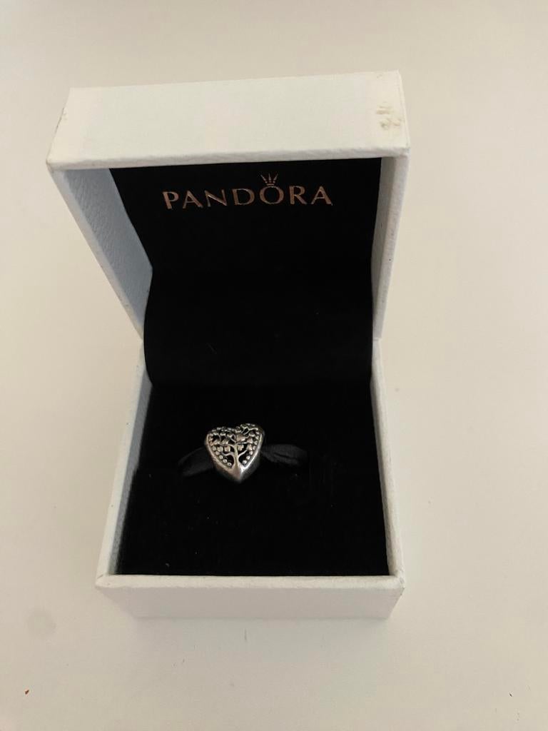 Pandora opengewerkt hartje met doosje, Ophalen of Verzenden, Zo goed als nieuw, Zilver, Pandora