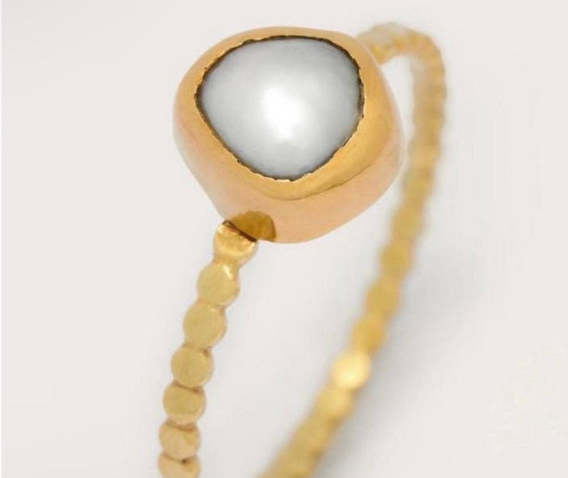 charlotte de koomen ronde freshwater pearl ring, Sieraden, Tassen en Uiterlijk, Ophalen of Verzenden, Dame, Goud, Kleiner dan 17