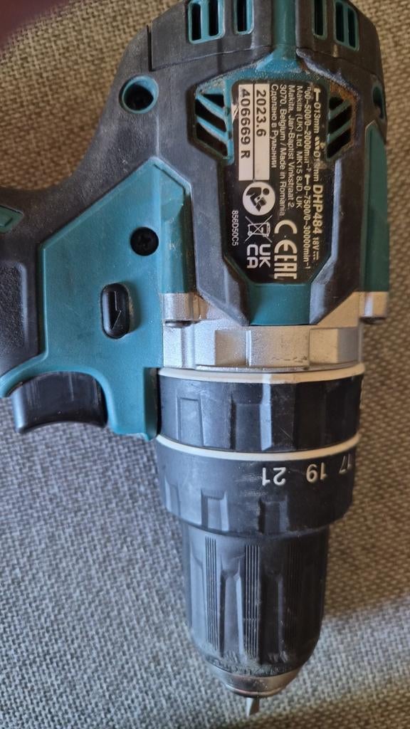 Makita DHP484 18V Accuboormachine met lader en Hitachi schro, Doe-het-zelf en Verbouw, Gereedschap | Boormachines, Ophalen of Verzenden