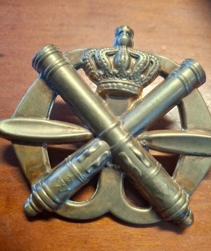 Militair Embleem: Gekruiste Kanonnen met Kroon, Verzamelen, Ophalen of Verzenden, Landmacht, Nederland, Embleem of Badge