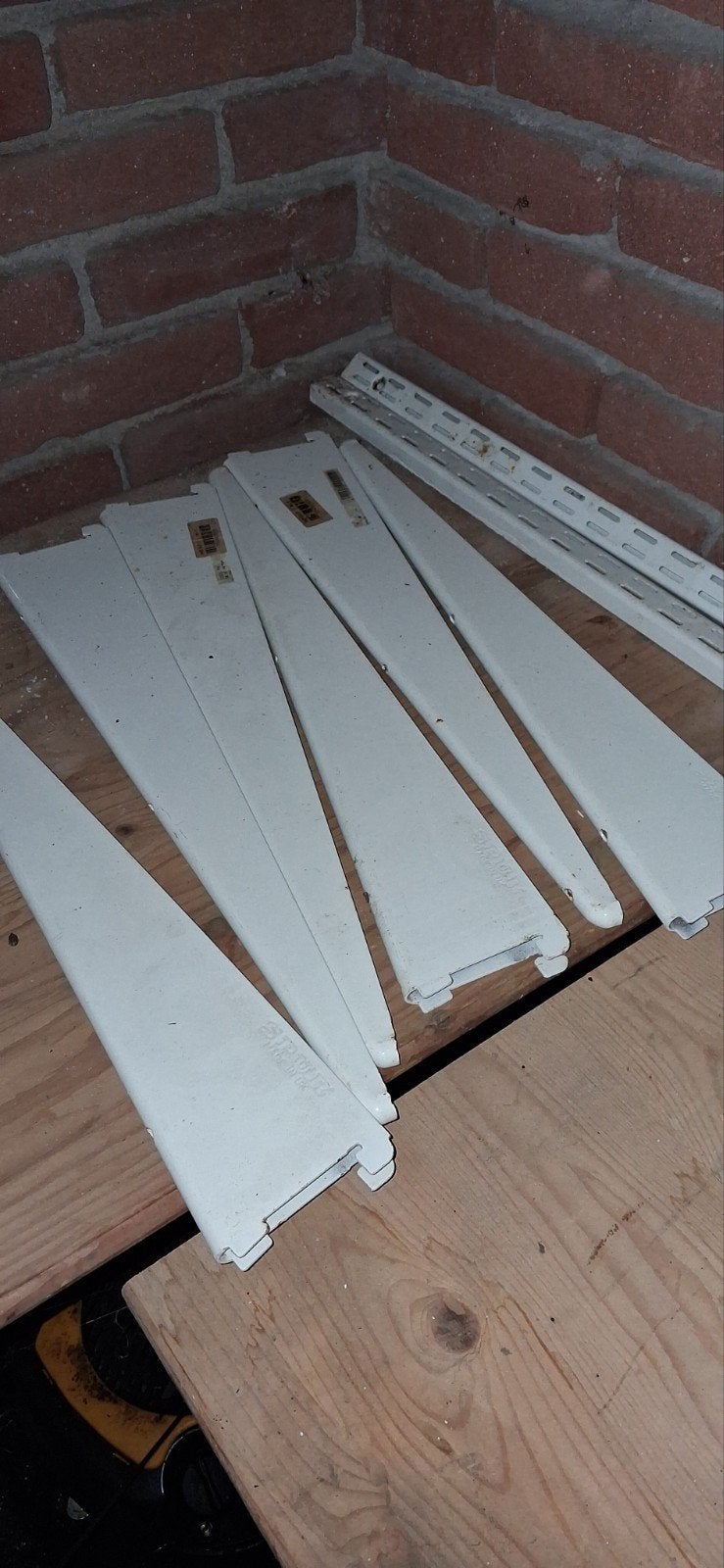 6 Witte plankdragers dubbel spur 47 cm, Ophalen, Gebruikt