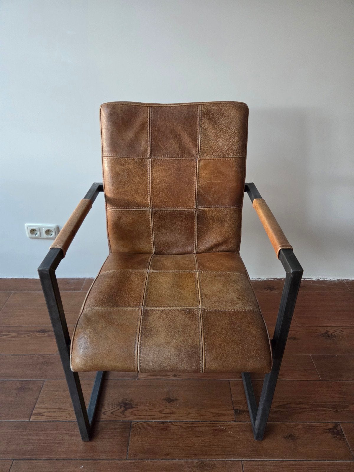 Set van 6 stoelen met stalen frame en lederen bekleding, Ophalen