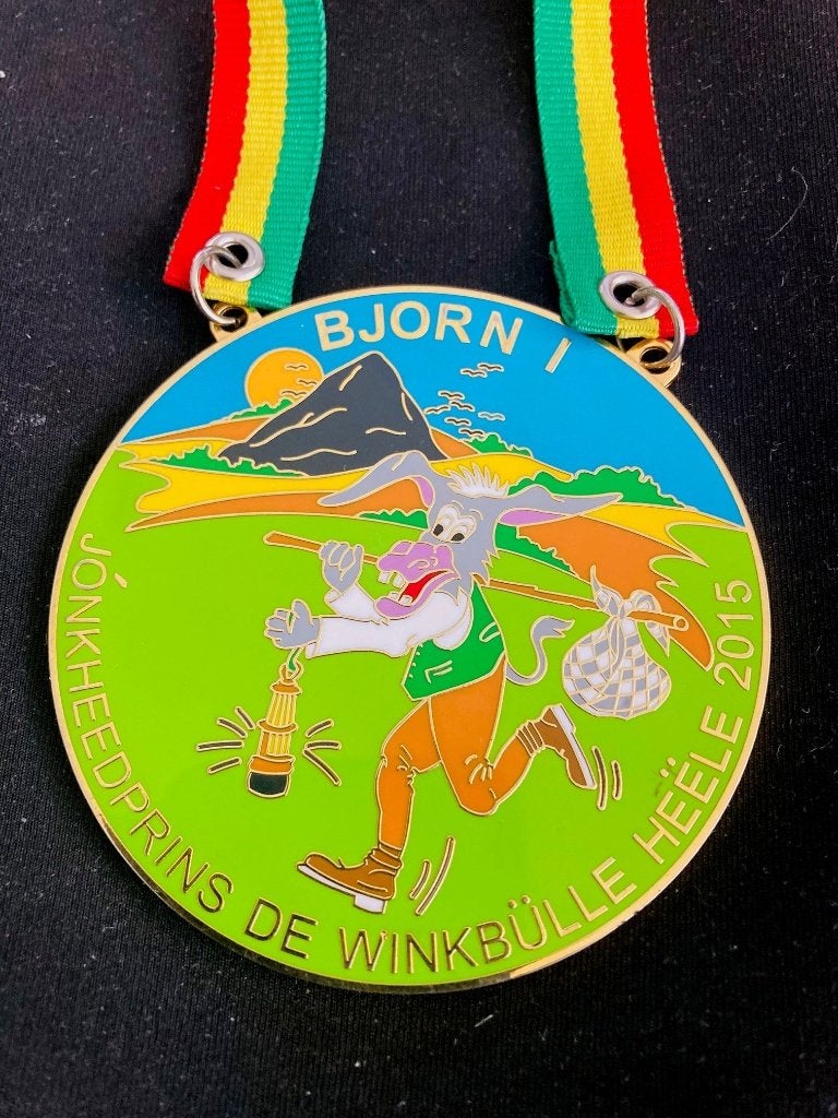 Carnaval onderscheiding HVV de Winkbülle Heële 2015, Ophalen of Verzenden, Overige materialen, Nederland