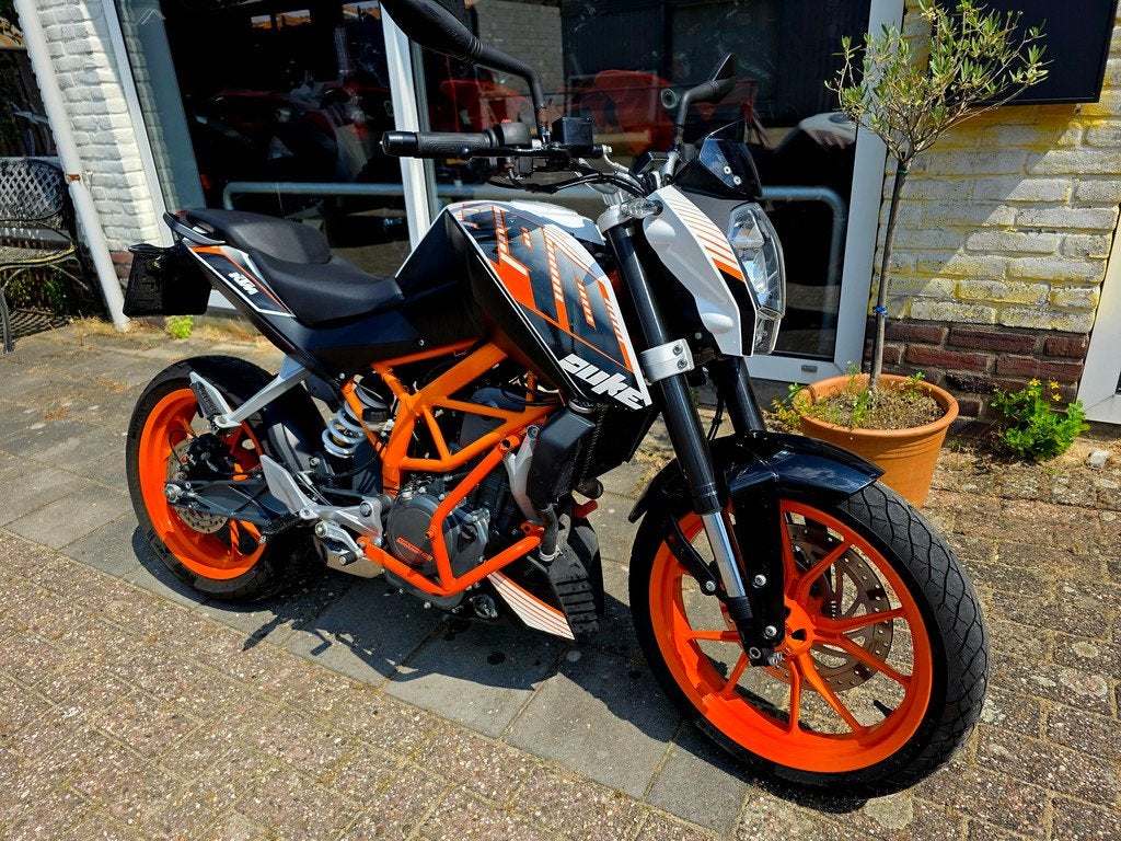 KTM 390 DUKE (30 KW) (bj 2014), Motoren, Motoren | KTM, Bedrijf, Naked bike, 12 t/m 35 kW
