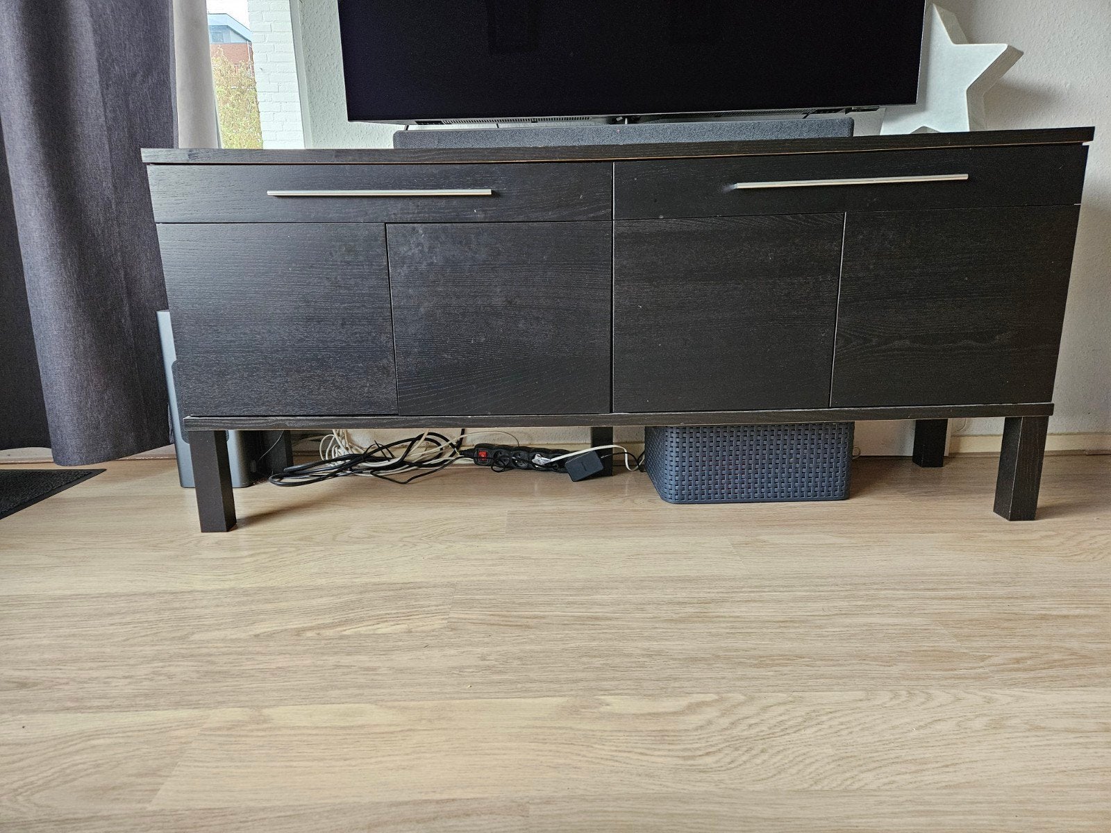 Gratis af te halen: Donkerbruin dressoir/tv-meubel, Huis en Inrichting, Gebruikt, 150 tot 200 cm, Met lade(s), Ophalen of Verzenden