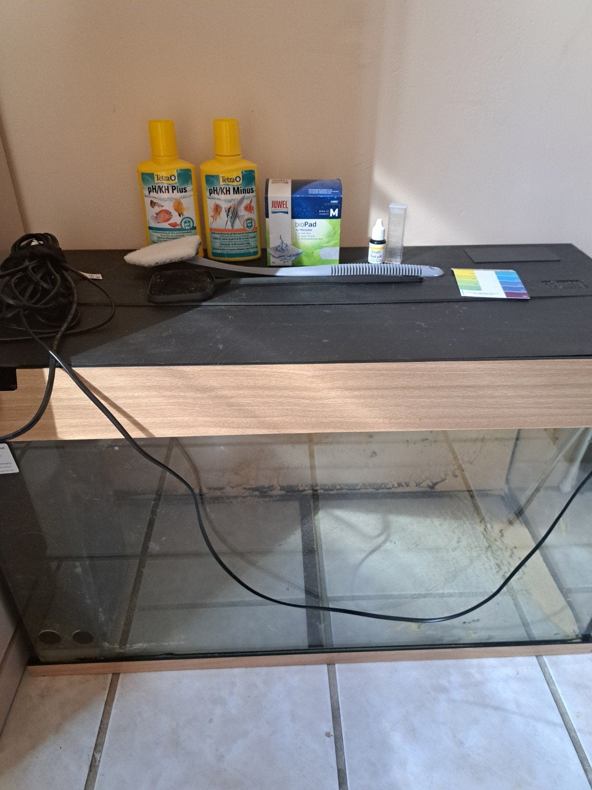 50L aquarium + toebehoren en bijbehorende kast, Dieren en Toebehoren, Vissen | Aquaria en Toebehoren, Ophalen, Zo goed als nieuw