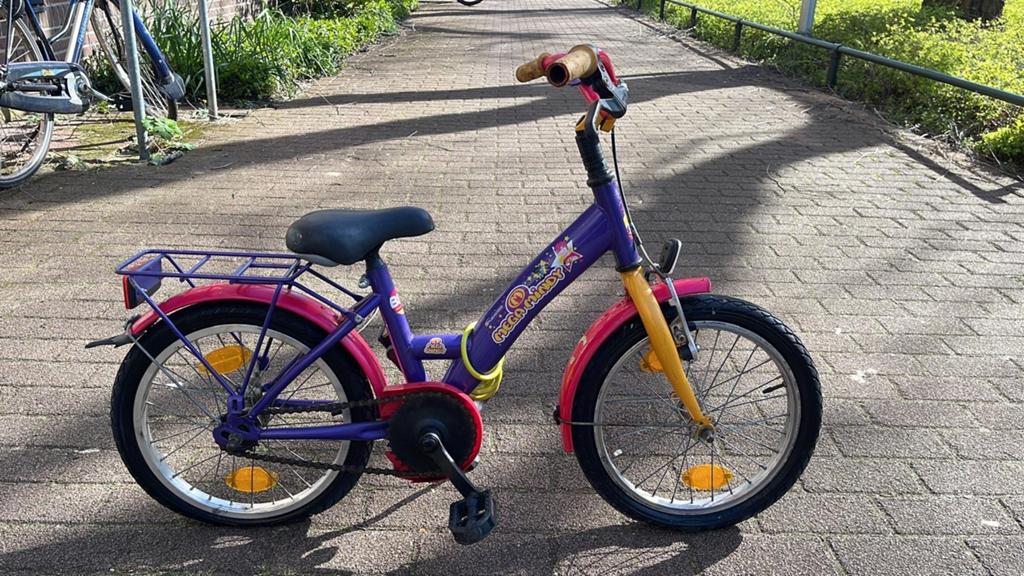 Kinderfiets 16 inch paars/roze - Zo goed als nieuw, Ophalen, Zo goed als nieuw, Terugtraprem, 16 tot 20 inch