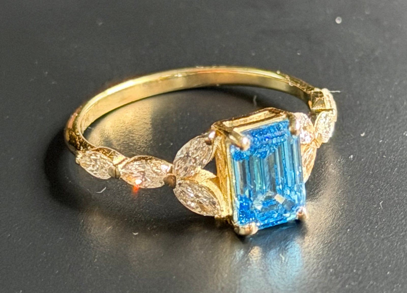 Nieuwe 14K gouden verlovingsring met blauwe diamant- 17,5mm, Sieraden, Tassen en Uiterlijk, Nieuw, Ophalen of Verzenden, 17 tot 18