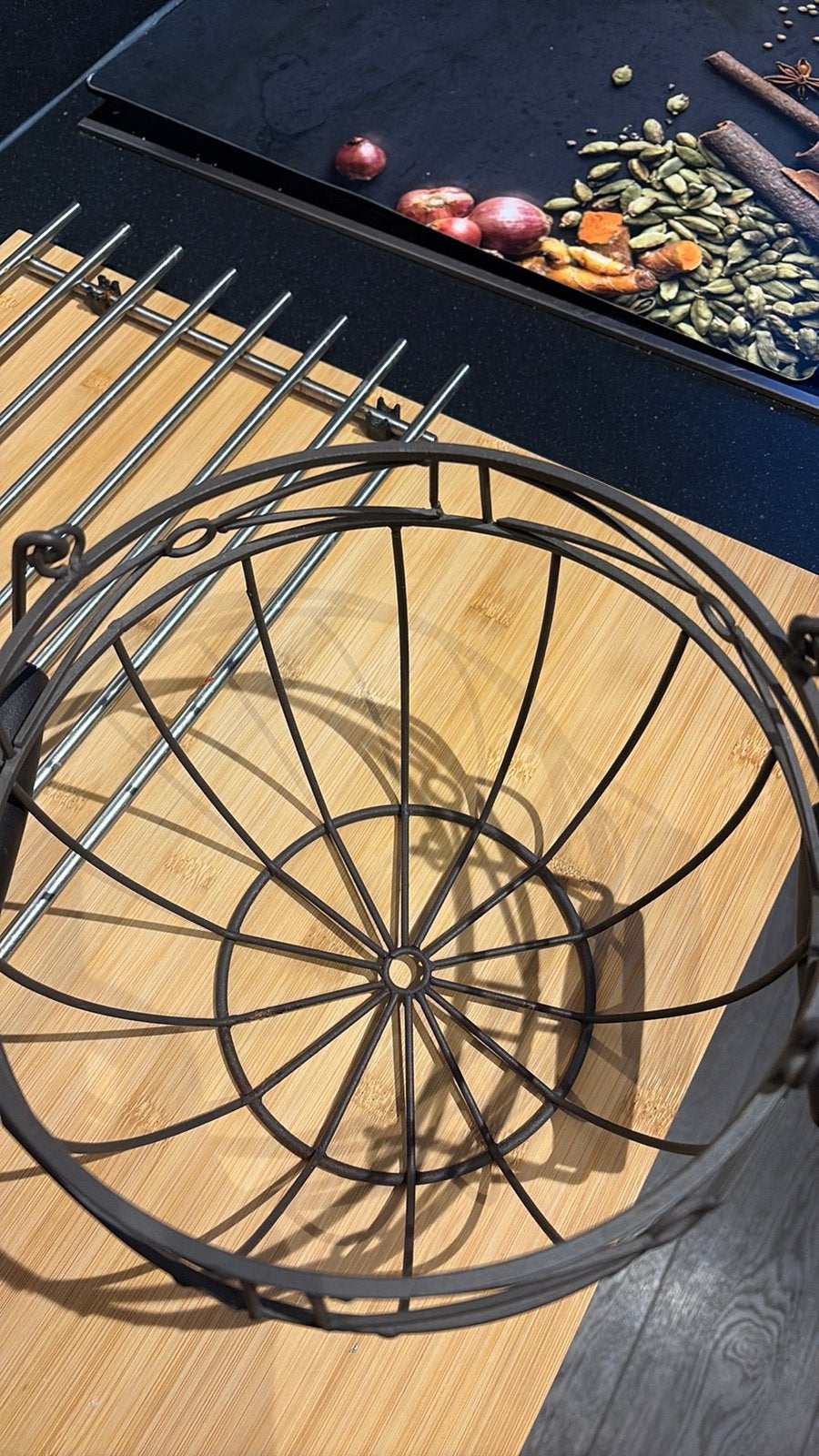 Industriële mand, Huis en Inrichting, Woonaccessoires | Schalen en Manden, Ophalen of Verzenden, Zo goed als nieuw, Rond, Overige materialen