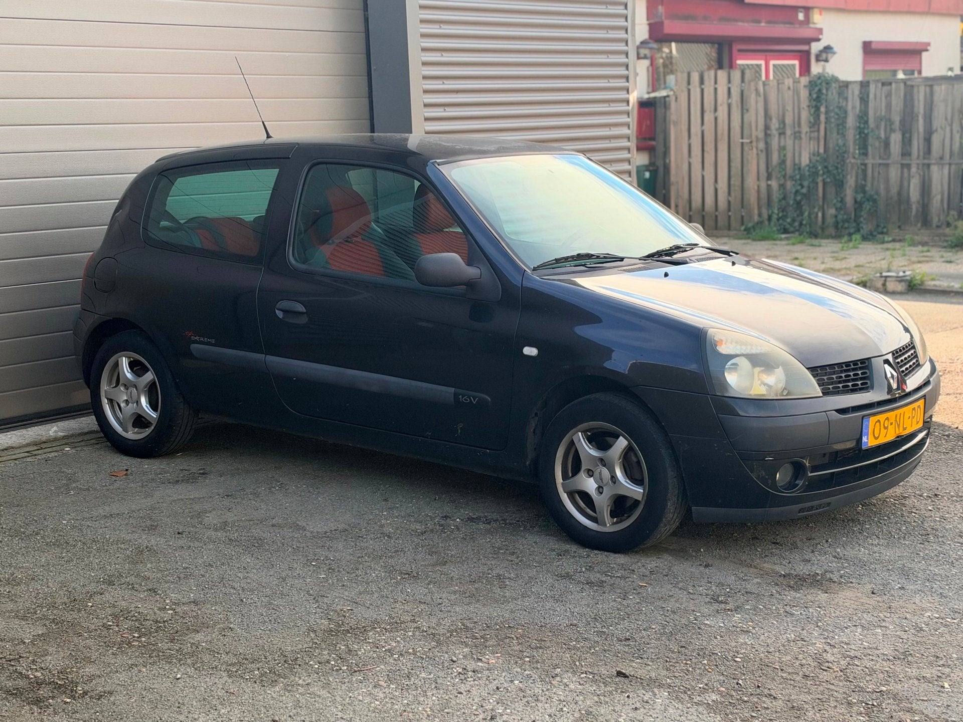 Renault Clio 1.2-16V, Auto's, Gebruikt, 31 €/maand, 4 cilinders, Zwart