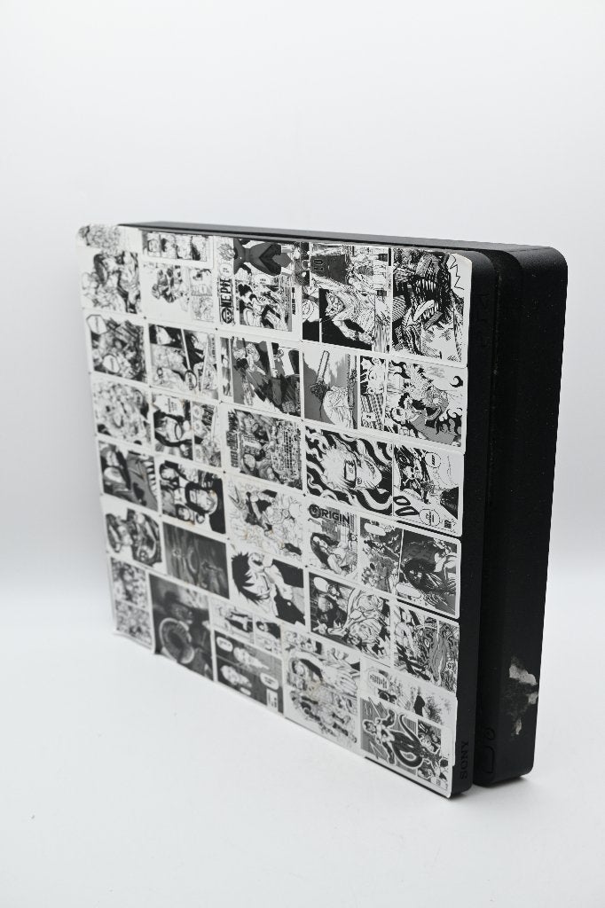 PS4 Slim 500GB - Naruto Skin Black & White, Gebruikt, Vanaf 18 jaar, Sony Interactive Entertainment Europe Ltd, 10 Great Marlborough Street, London, W1F 7LP, UK