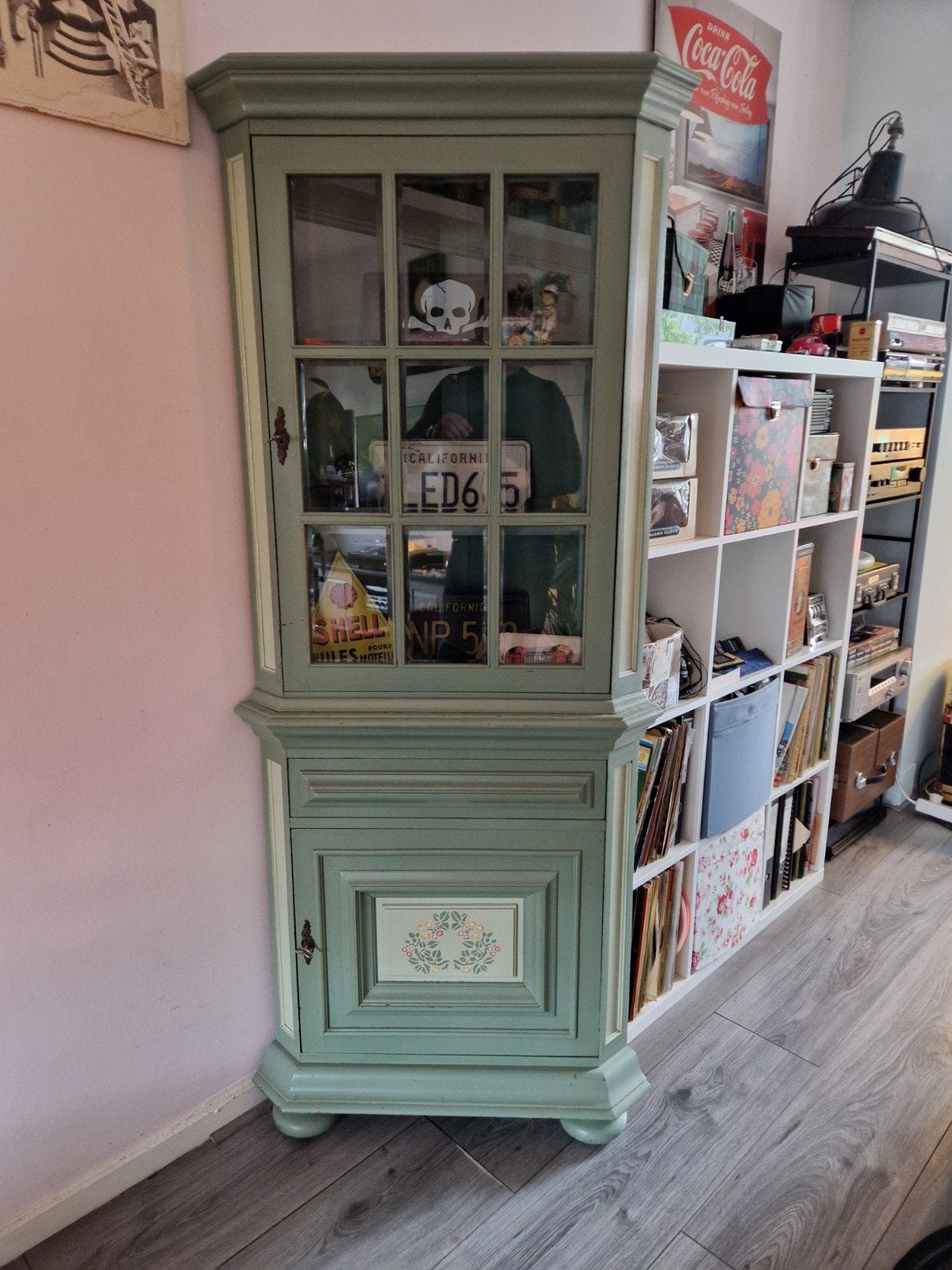 Hoekkast  oud groen Grenen  / Hoek vitrine, Ophalen