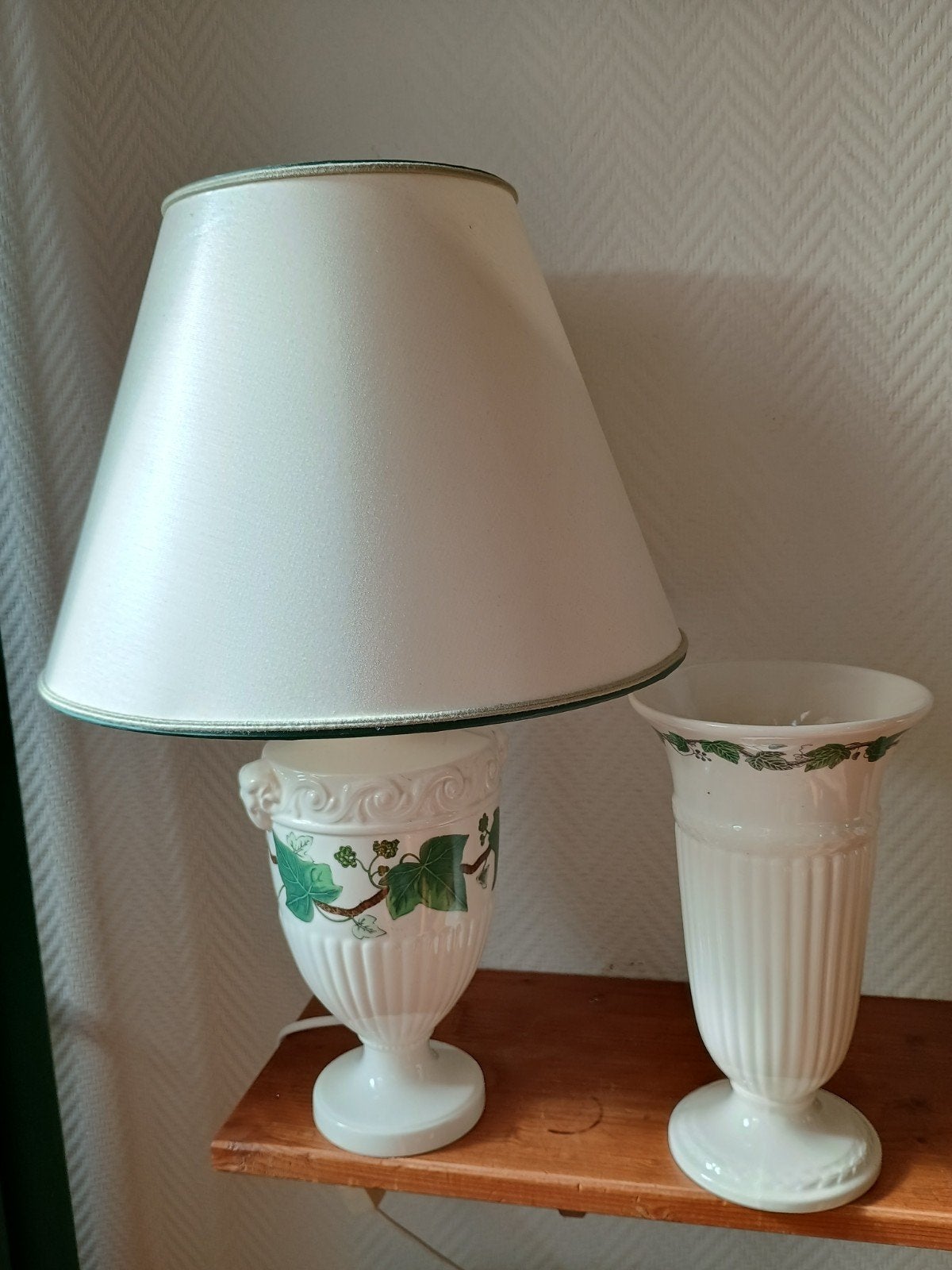 Wedgwood Stratford Tafellamp en Vaas - Vintage Keramiek, Ophalen