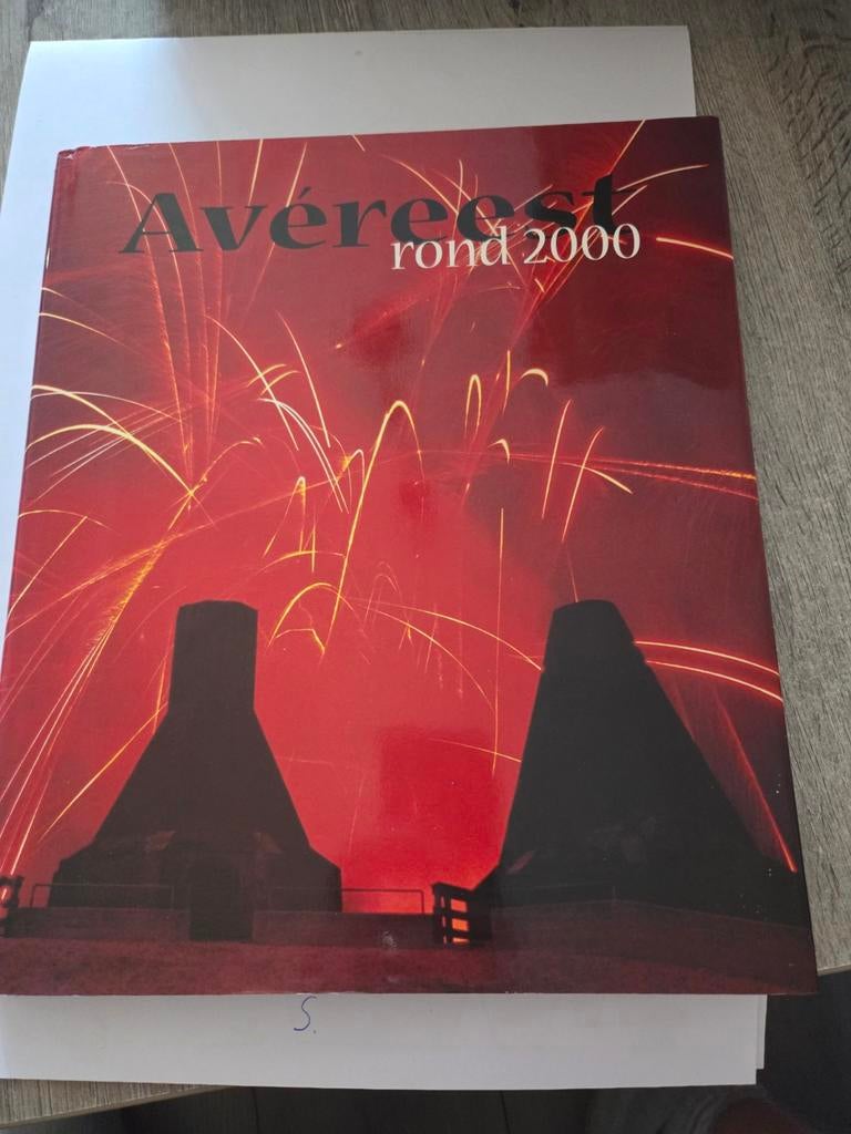 Avéres rond 2000 - Historisch boek, Boeken, Ophalen of Verzenden