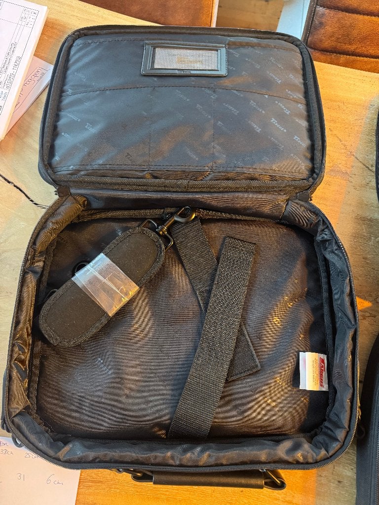 Targus Laptophoes Zwart - 13 inch, Gevoerd laptopvak, Nieuw, Ophalen of Verzenden, 13 inch