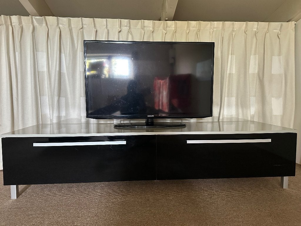 Tv kast, Ophalen, Kunststof, 150 tot 200 cm, Zo goed als nieuw