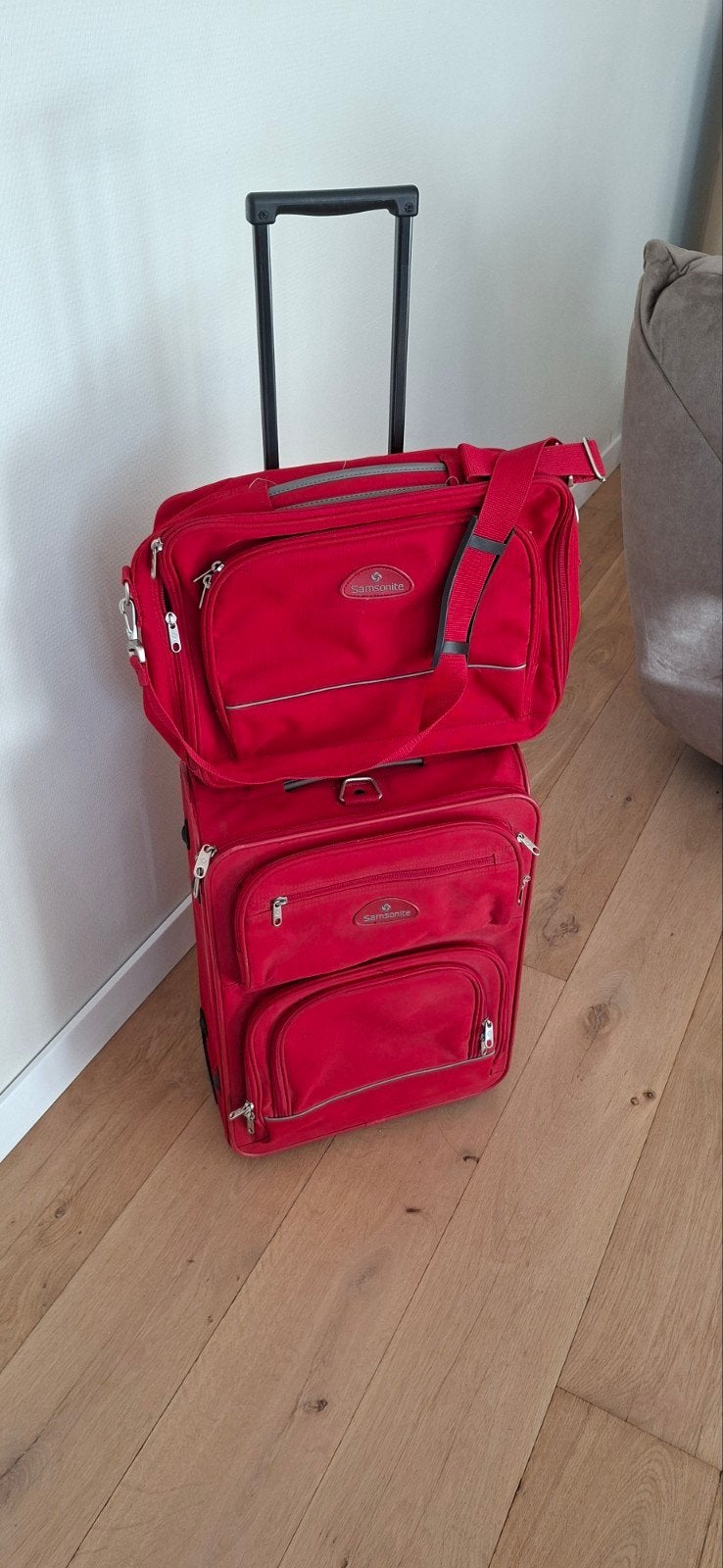 Samsonite reisset: trolley en schoudertas - Rood, 20 tot 30 cm, Ophalen of Verzenden, Zo goed als nieuw, 55 tot 75 cm
