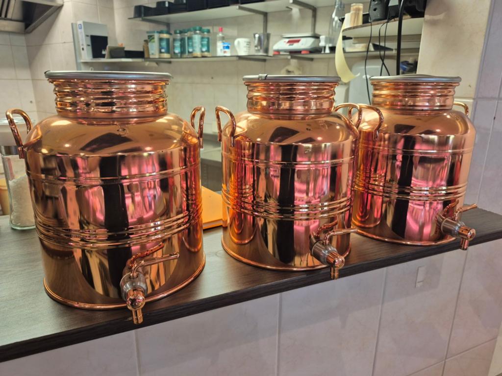 “Italiaanse koperen olijfolie / drank dispensers met kraan, Ophalen, Koper