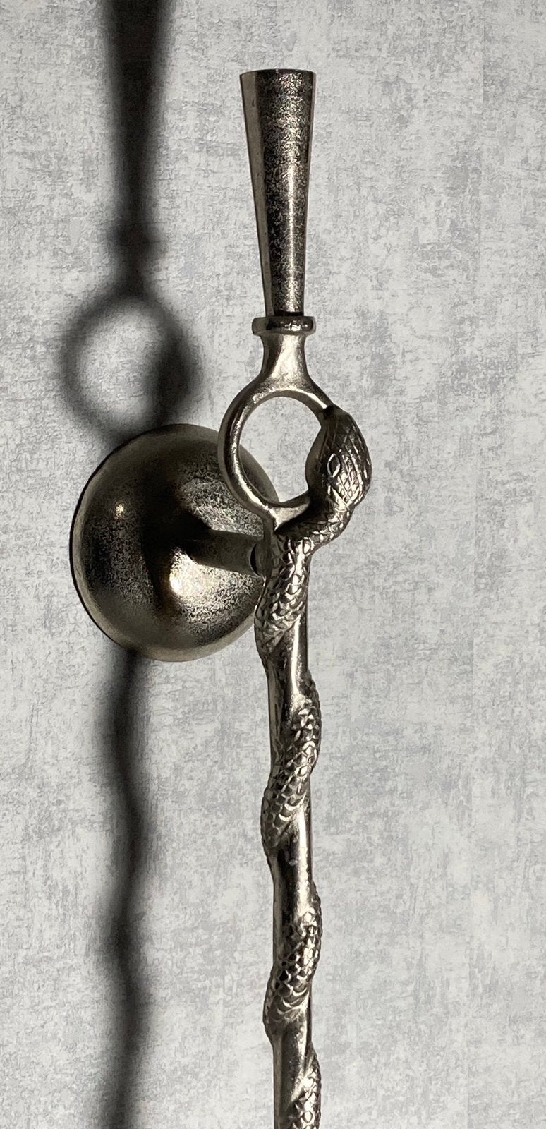 Lange aluminium wandkandelaar met slang, Ophalen of Verzenden, Zo goed als nieuw, Kandelaar, Zilver