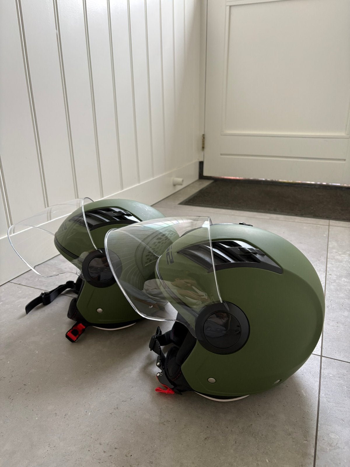 2 groene LS2 helmen, Ophalen, Gebruikt, Medium