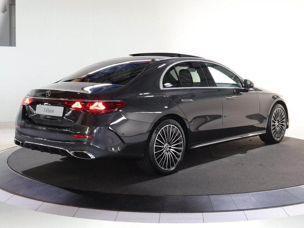 Mercedes-Benz E-Klasse 300e Sport Edition | Panoramaschuifda, Auto's, Mercedes-Benz, Automaat, Achterwielaandrijving, 4 cilinders