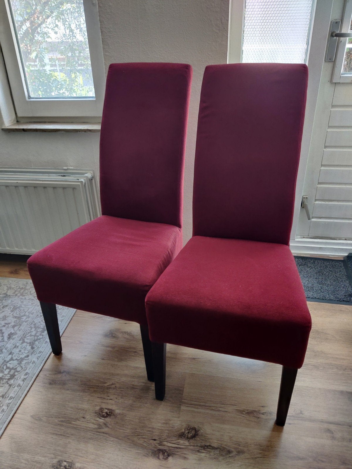 Twee rode eetkamerstoelen - comfortabel en stijlvol, Gebruikt, Twee, Ophalen of Verzenden, Rood