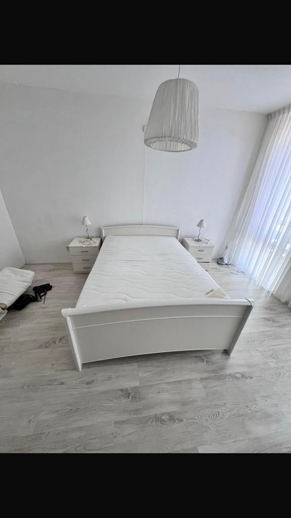 Mooie elektrische bed te koop met nachtkastjes en lampen, Ophalen of Verzenden, Zo goed als nieuw