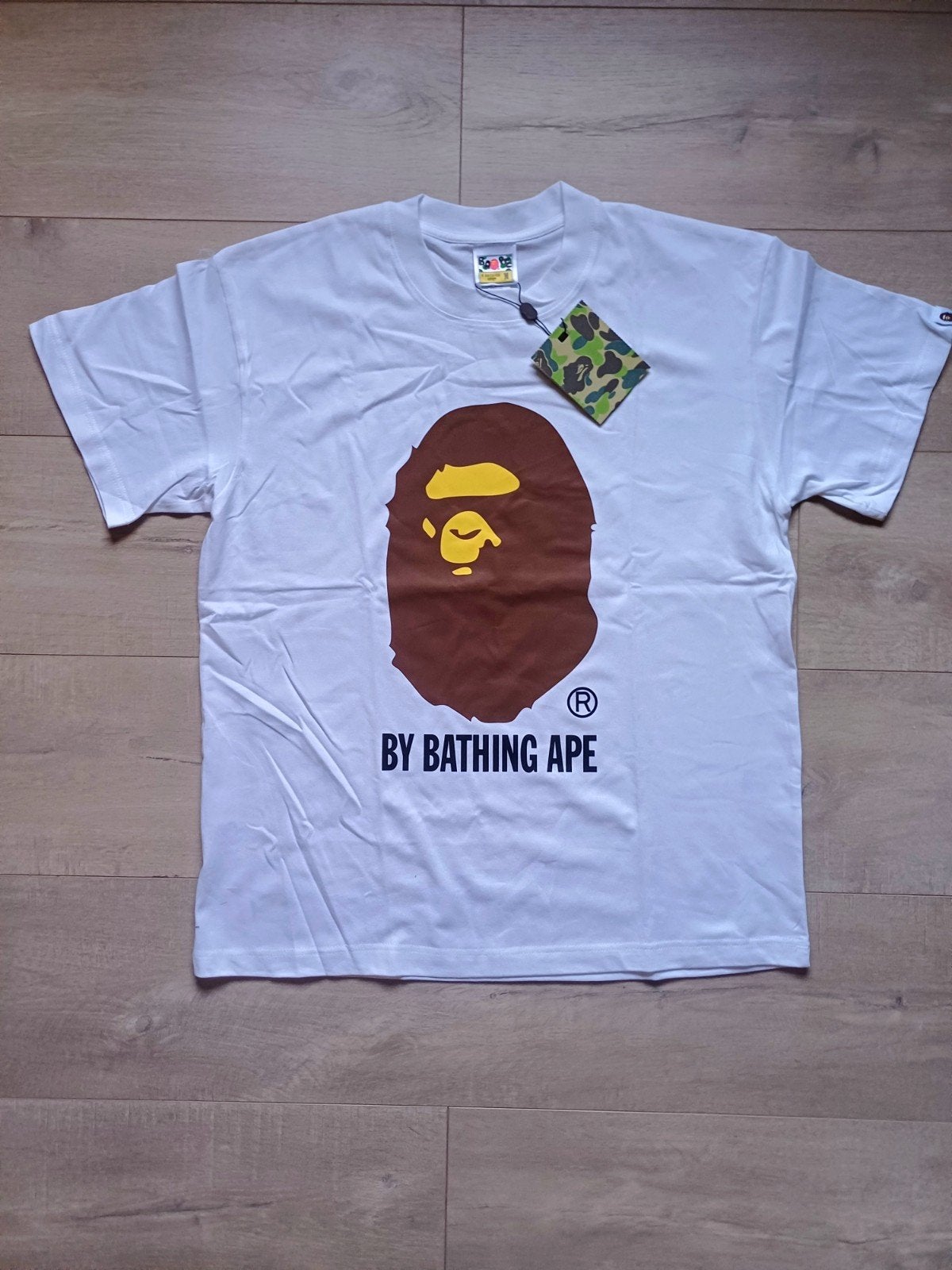 BAPE T-shirt wit met bruine en gele print - Maat M, Maat 48/50 (M), Wit, Nieuw, Ophalen of Verzenden