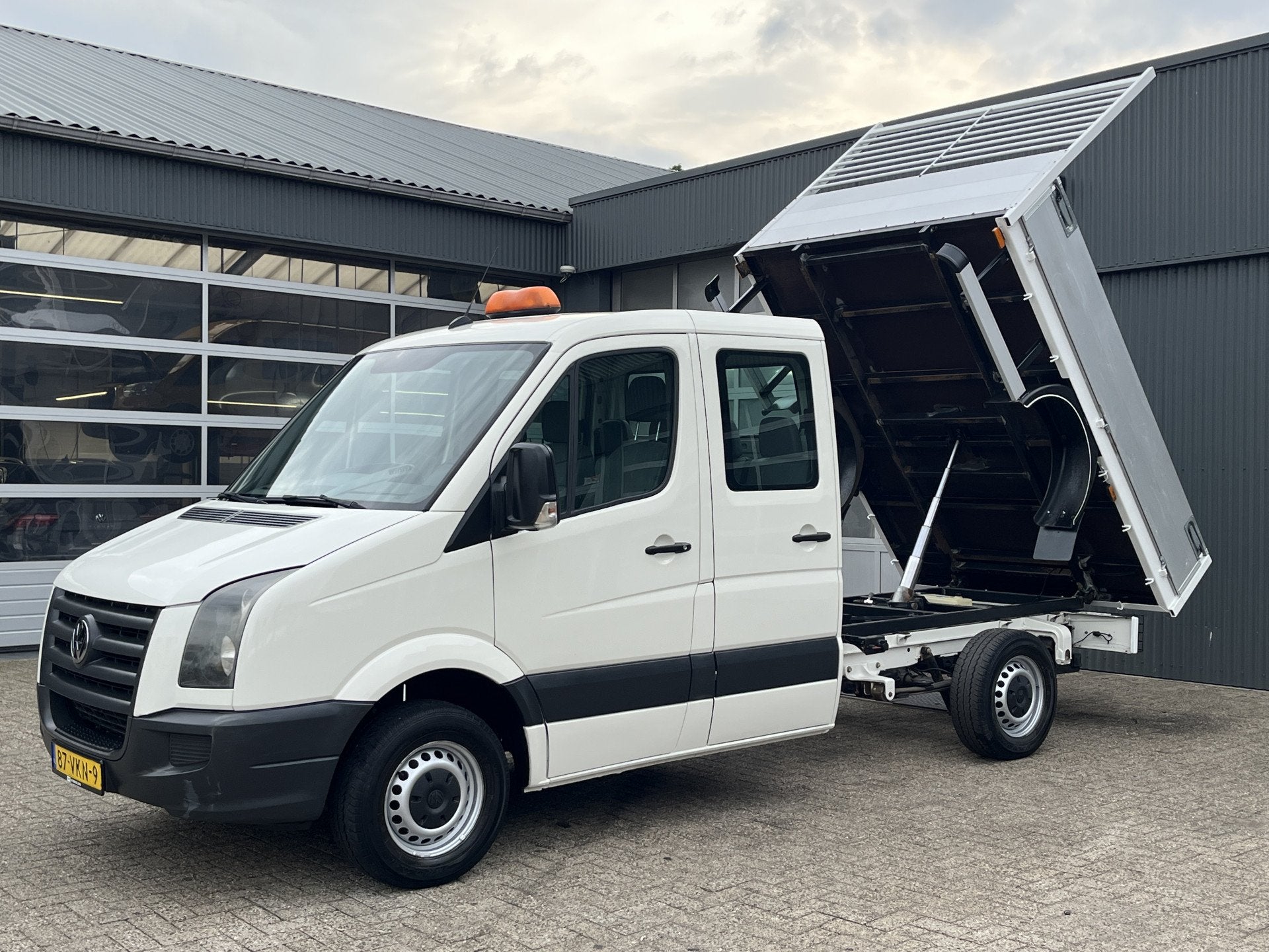 Volkswagen Crafter 35 2.5 TDI L2 DC Openlaadbak Pick-up Kipp, Auto's, Gebruikt, Zwart, Volkswagen, Bedrijf