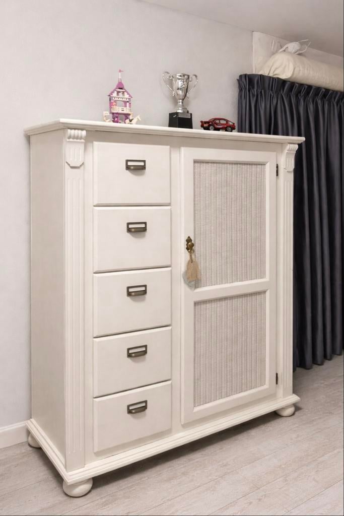 Stevige kast met rotan detail, meidenkast, babykamer,, Ophalen, Gebruikt, Kast, 50 tot 70 cm