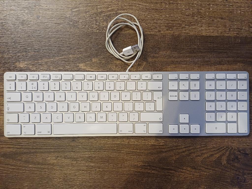 Apple A1243 Wired Keyboard Aluminum USB Full Size Numeric, Ergonomisch, Ophalen of Verzenden, Zo goed als nieuw, Qwerty