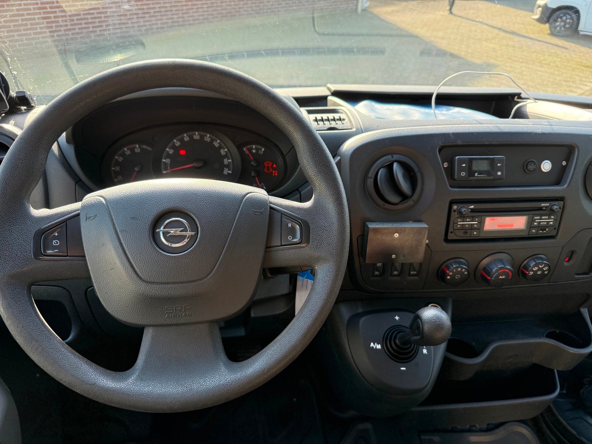 Opel Movano 2.3 CDTI BiTurbo L2H2 servicebus 230V victron Bo, Auto's, Gebruikt, Euro 6, 4 cilinders, 2500 kg
