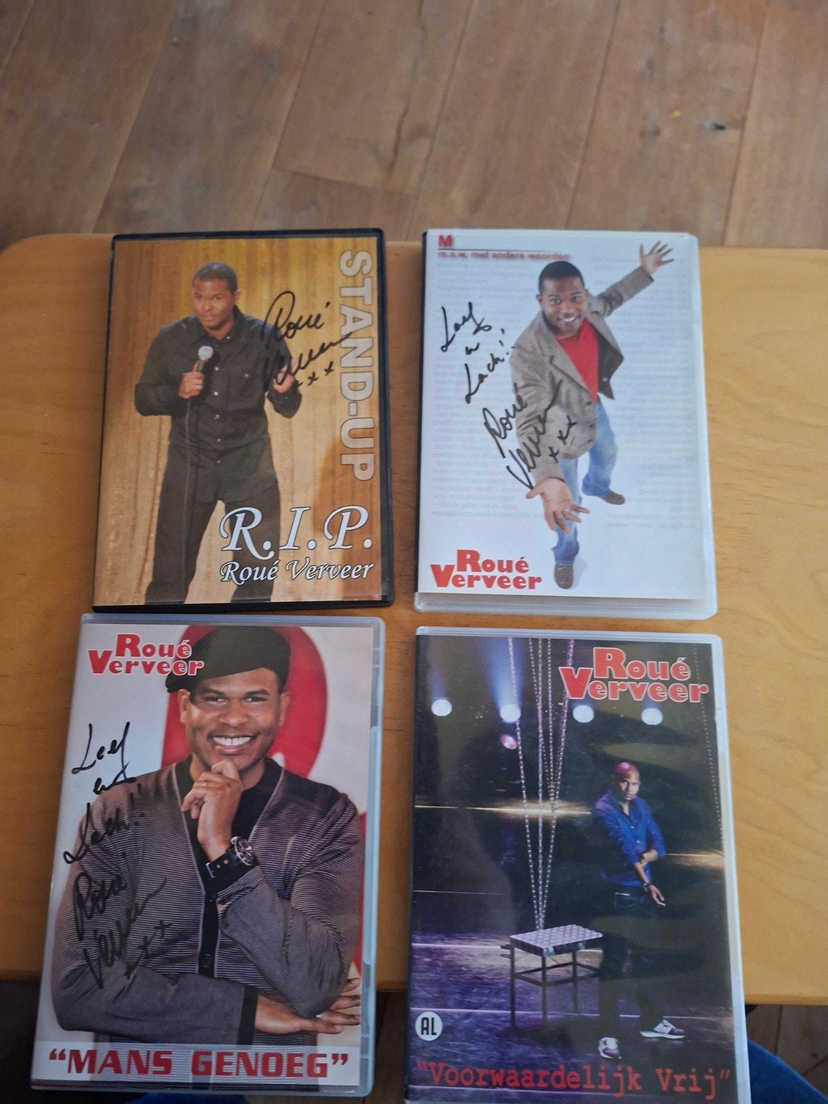 4 Roué Verveer DVD's, waarvan 3 gesigneerd, Ophalen of Verzenden, Gebruikt, Cabaret, Gesigneerd